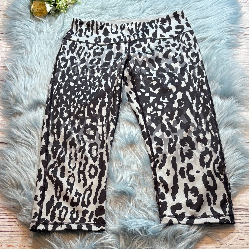 Zella Grey Black Leopard Print Capri Leggings sz S